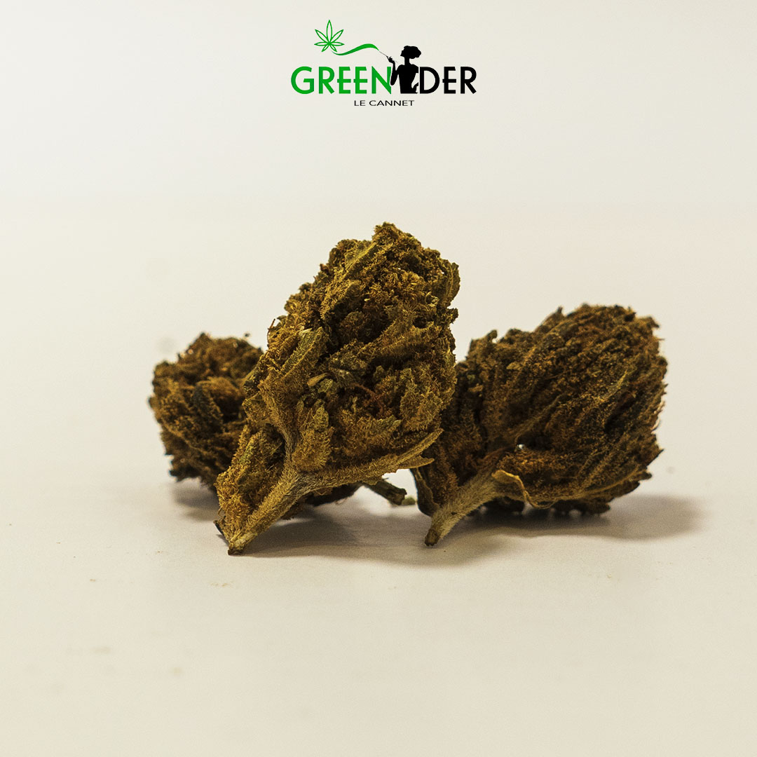 Lire la suite à propos de l’article 🌿 Les Fleurs de CBD : Bienfaits, Modes de Consommation et Dosage Idéal